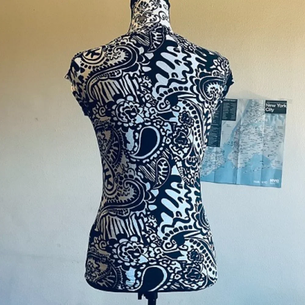 Abstract pattern black & white shirt H&M - Picture 3 of 4